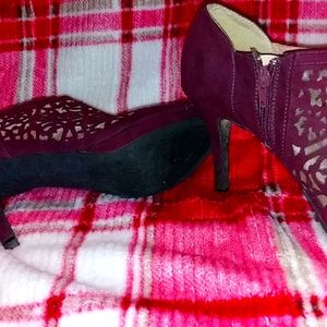 Burgundy lace high heel dress shoes